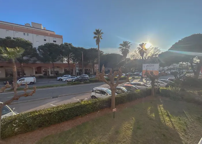 2 Pieces A Avec Parking * Fréjus